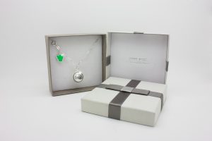 Collezione Classica ciondolo chiama angeli Attesa con collana lunga e angelo verde idea regalo perfetta per mamme che desiderano una gravidanza.