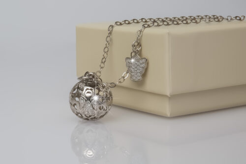 Chiama Angeli in Argento con Zirconi Bianchi collana lunga e sonaglio - immagine 2
