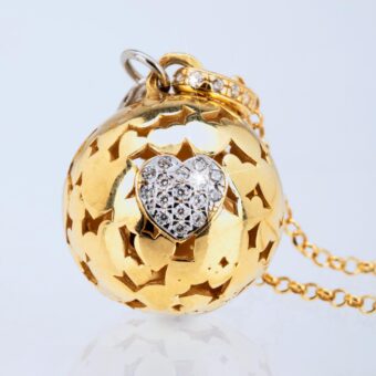 Cuore di Madre – Collana Chiama Angeli Lunga con Campanello, Rifinita in Oro