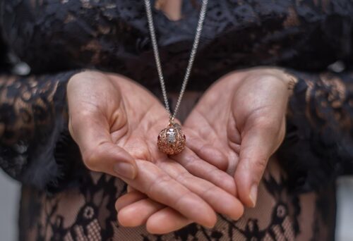 Collana Chiama Angeli Gravidanza Oro Rosa con collana lunga e sonaglio - immagine 2