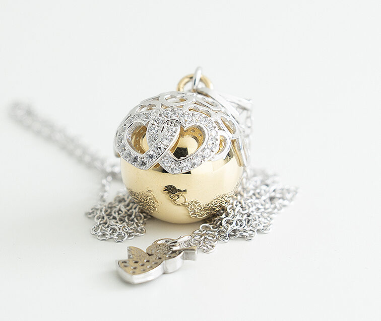 Chiama angeli dolce attesa in argento 925 con due cuori intrecciati e zirconi